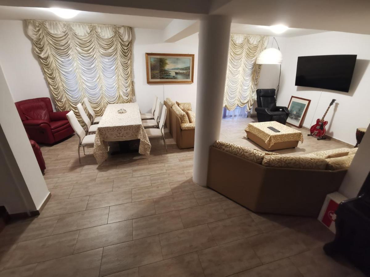 Vila Deal Săcele Eksteriør billede