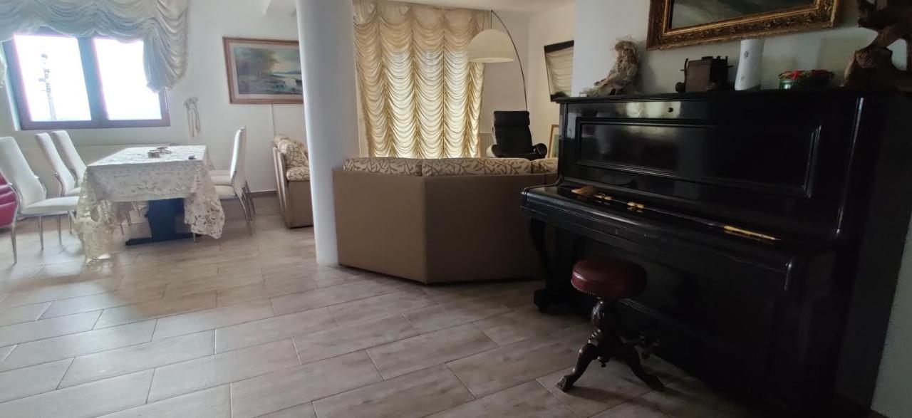 Vila Deal Săcele Eksteriør billede
